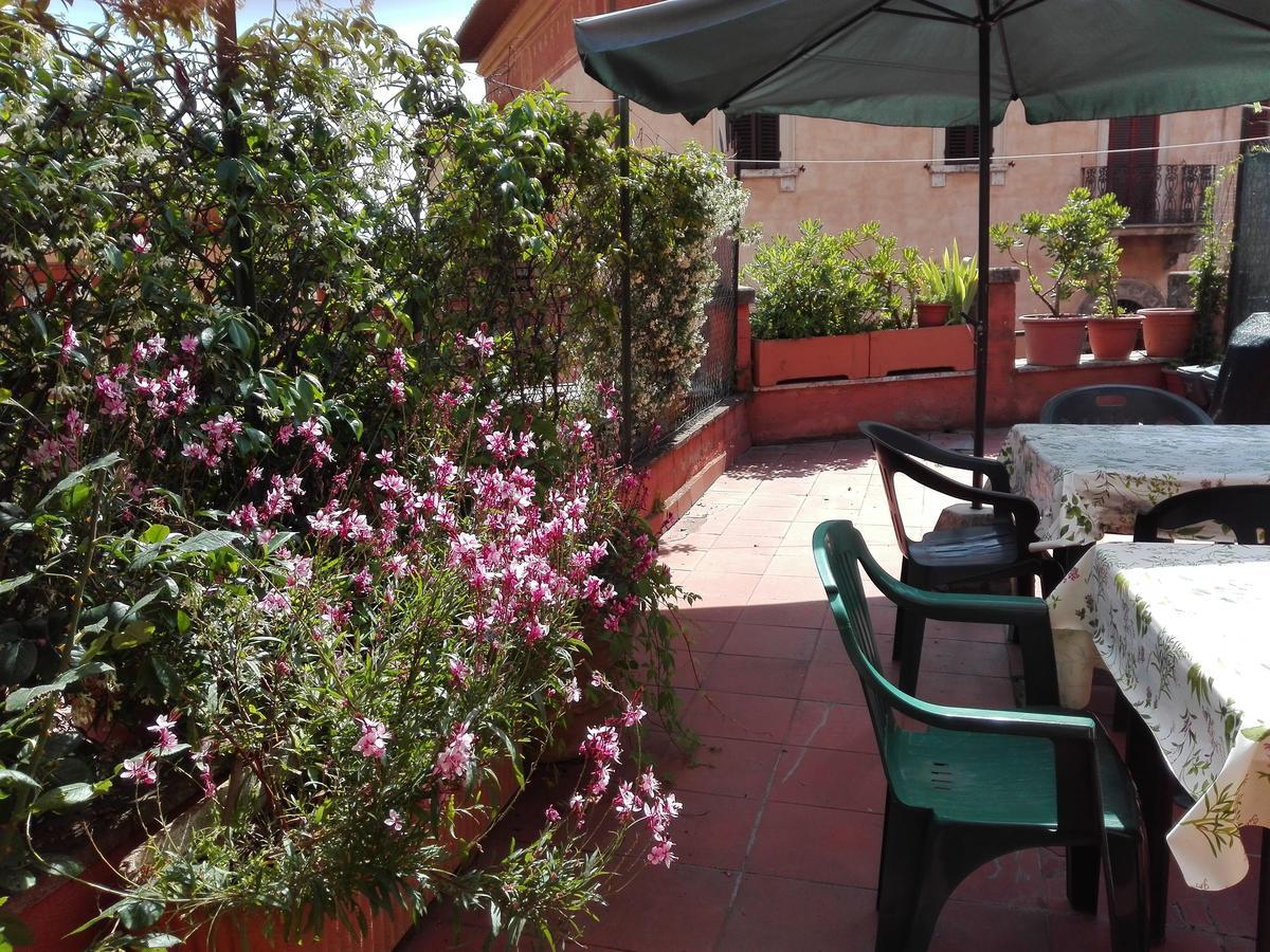 לינה וארוחת בוקר פרוג'ה Al Giardino Di Alice מראה חיצוני תמונה